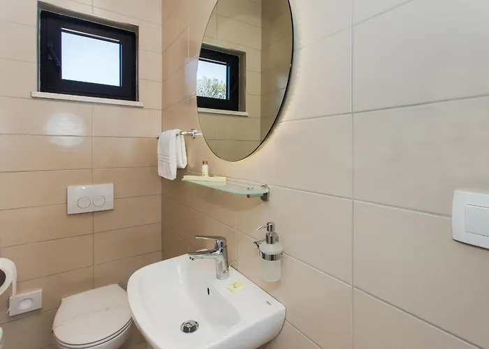 Lemon Tree Vila Vinisce